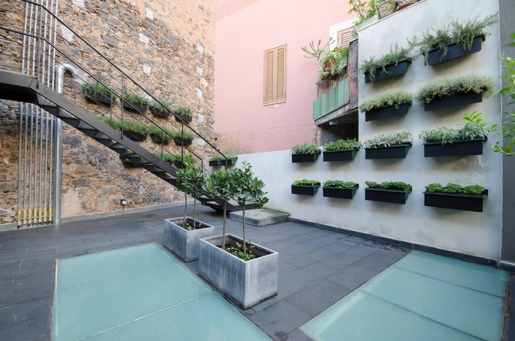 Pietranera Apartments Catania Bagian luar foto