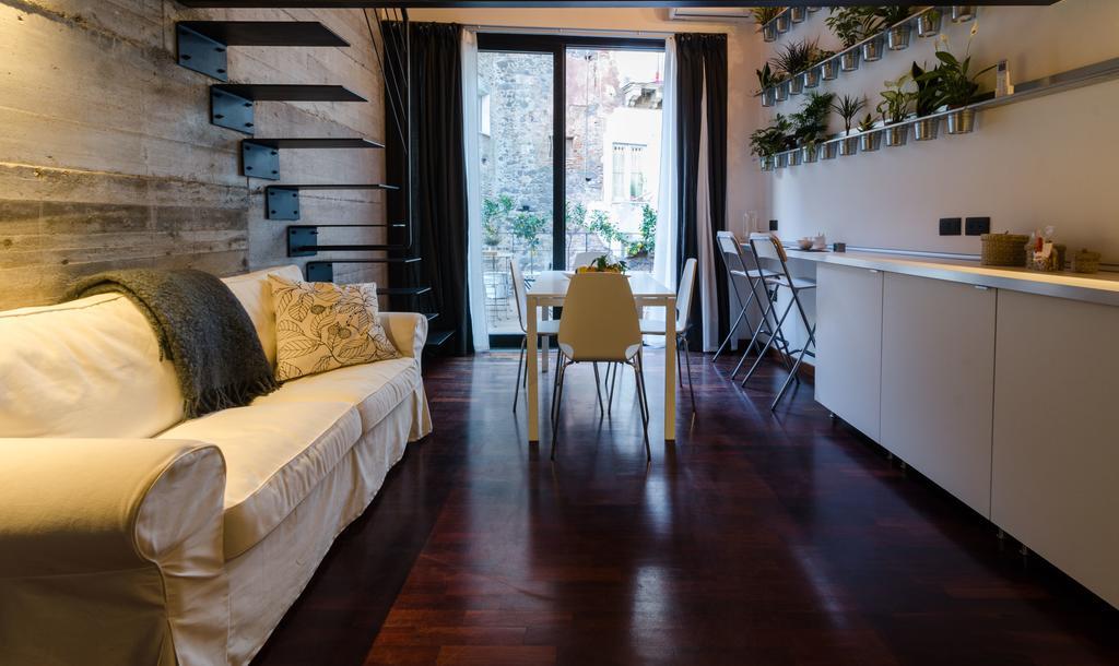 Pietranera Apartments Catania Bagian luar foto