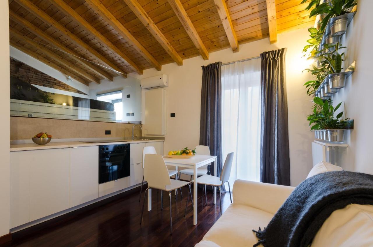 Pietranera Apartments Catania Bagian luar foto