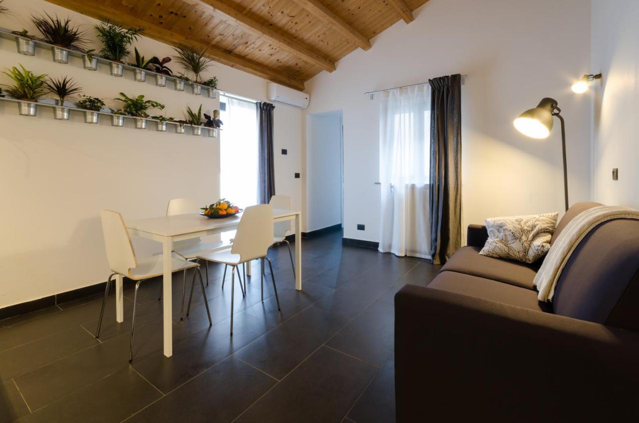 Pietranera Apartments Catania Bagian luar foto